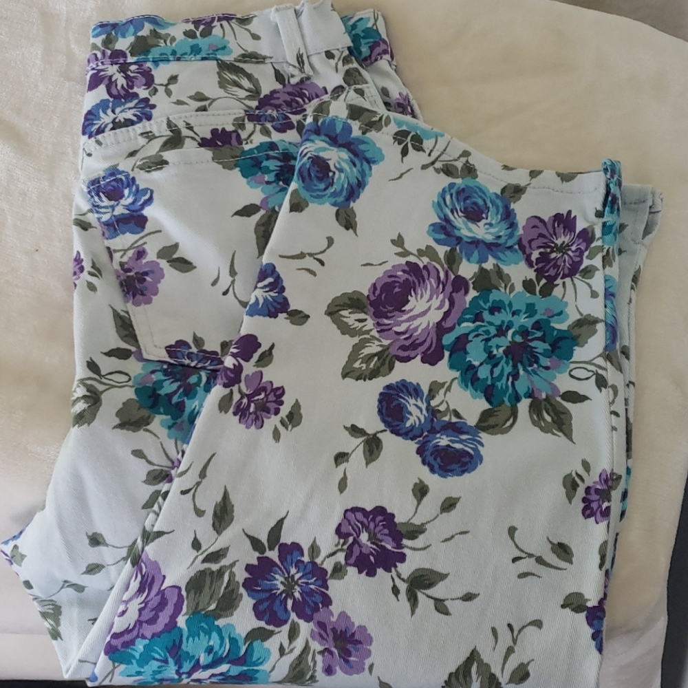 Gloria Vanderbilt Amanda capris in floral print
